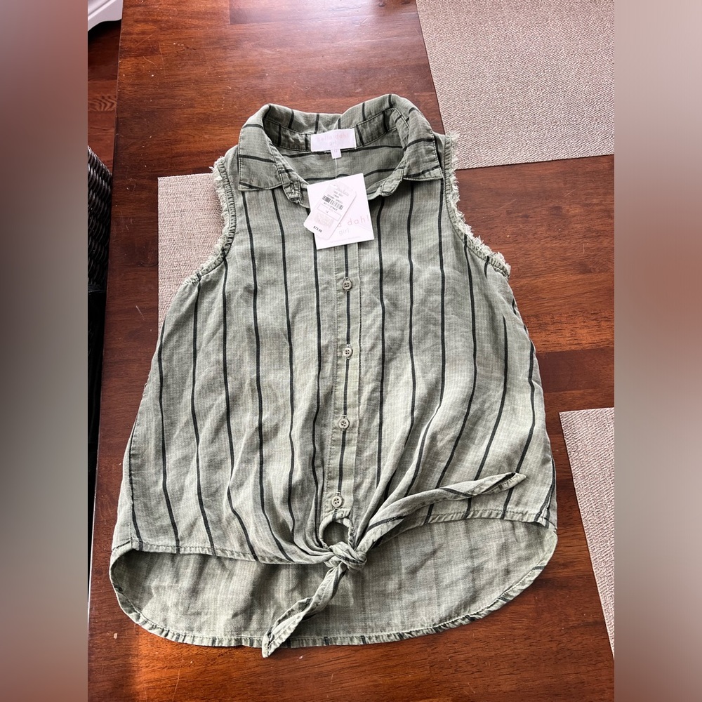 New!‎  Bella Dahl top